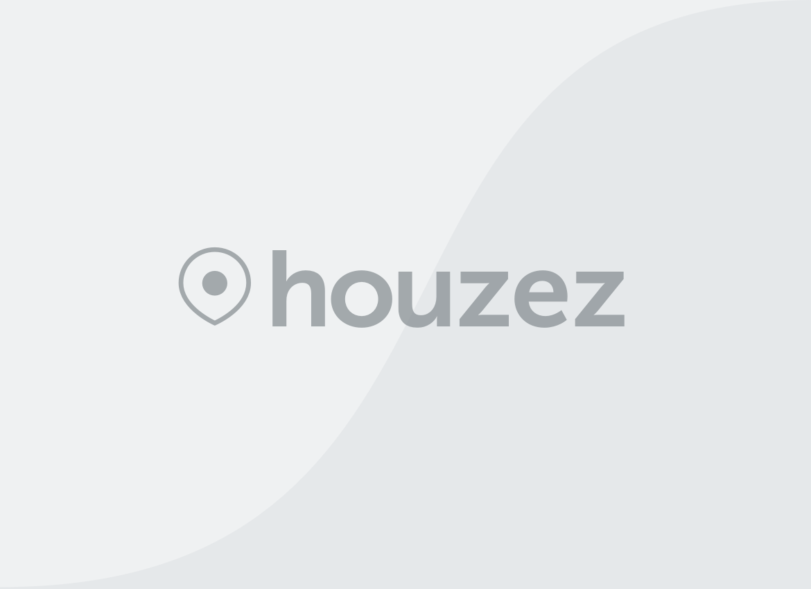 Stylish Renovated Apartment with Sea & Mountain View’s