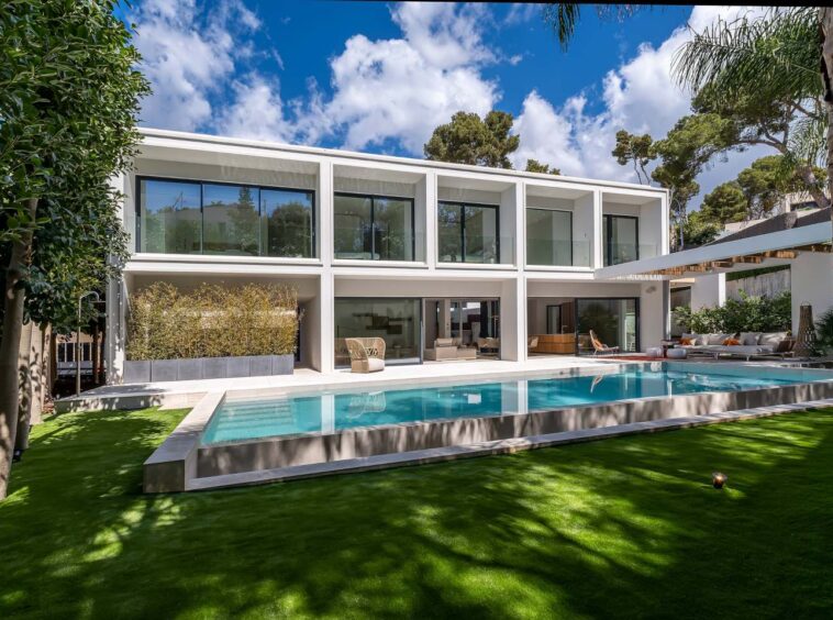 Luxurious infinity pool at a contemporary beachside villa in Bendinat, Mallorca, surrounded by sleek modern architecture and offering breathtaking panoramic sea views for the ultimate coastal retreat.