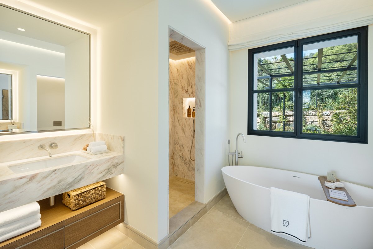 Modern and luxurious bathroom in an elegant villa in Cascada de Camojan, Marbella Golden Mile, featuring sleek, high-end fixtures, a large freestanding bathtub, and a spacious walk-in shower. The design emphasizes tranquility with neutral tones and a sophisticated, contemporary aesthetic.