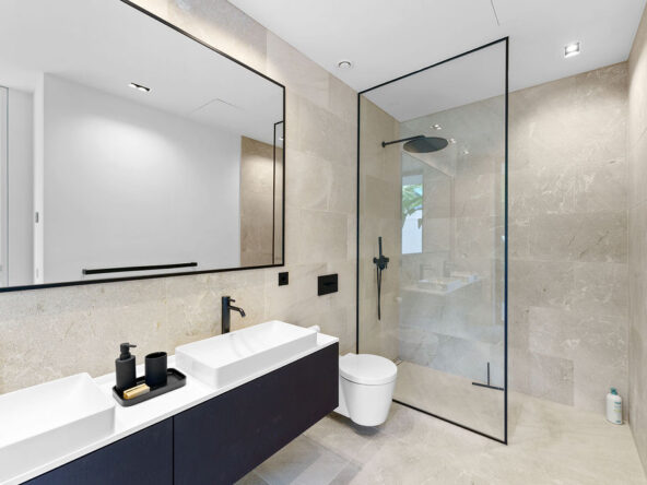 Elevated Sea View Villa in Palma de Mallorca - Bathroom- SKM0002