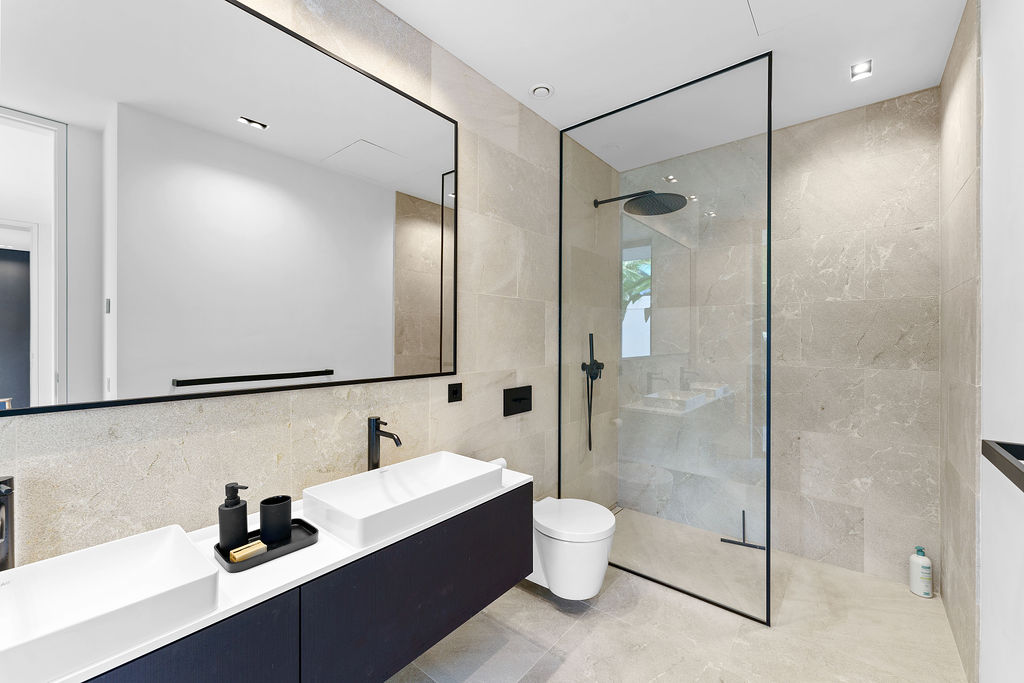 Elegant bathroom in an elevated sea-view villa in Palma de Mallorca, featuring sleek modern fixtures, a freestanding bathtub with panoramic sea views, and a sophisticated design with luxurious finishes and natural light.