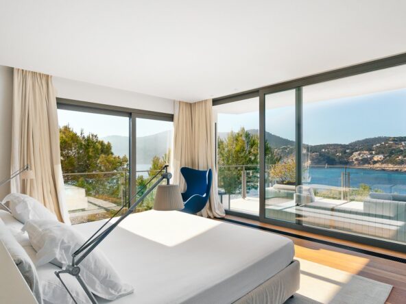 Seafront Luxury Villa in Camp de Mar, Mallorca - Bedroom and Balcony - SKM0001