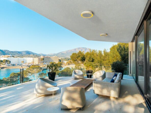 Seafront Luxury Villa in Camp de Mar, Mallorca - Terrace - SKM0001