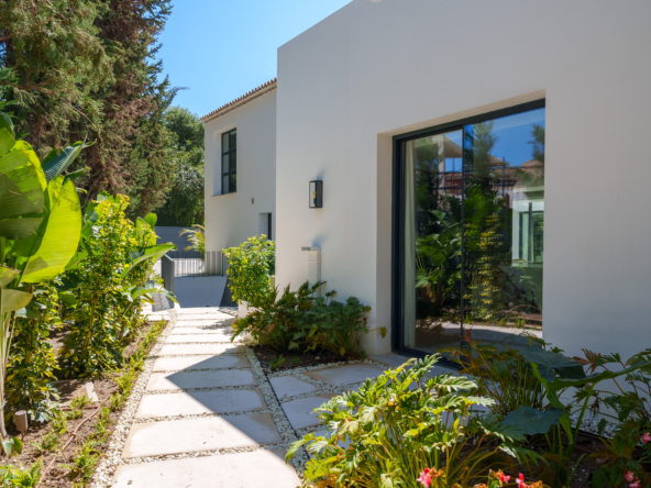 Las Palmeras Exteriors 10mb-24