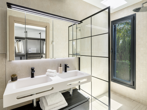 12 Garden bedroom en-suite bathroom