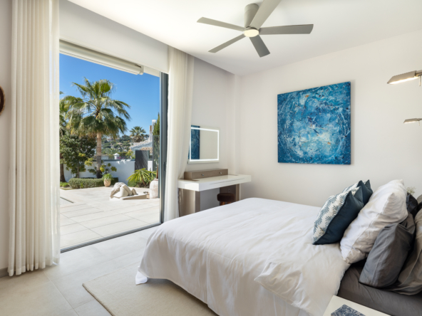 13 Pool bedroom